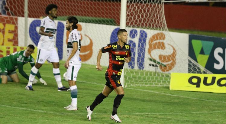 Thiago Neves marcou o gol da vitória do Sport contra o Coritiba. FOTO: BOBBY FABISAK/JC IMAGEM