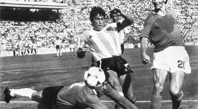 Paolo Rossi, herói da Itália na Copa de 1982, morre aos 64 anos