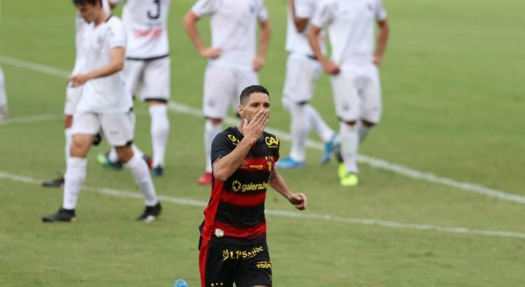 Thiago Neves marcou primeiro gol do Sport na vitória contra o Central. Foto: Bobby Fabisak/JC Imagem