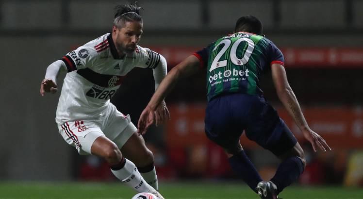 Diego é titular no meio-campo do Flamengo. Foto: AFP