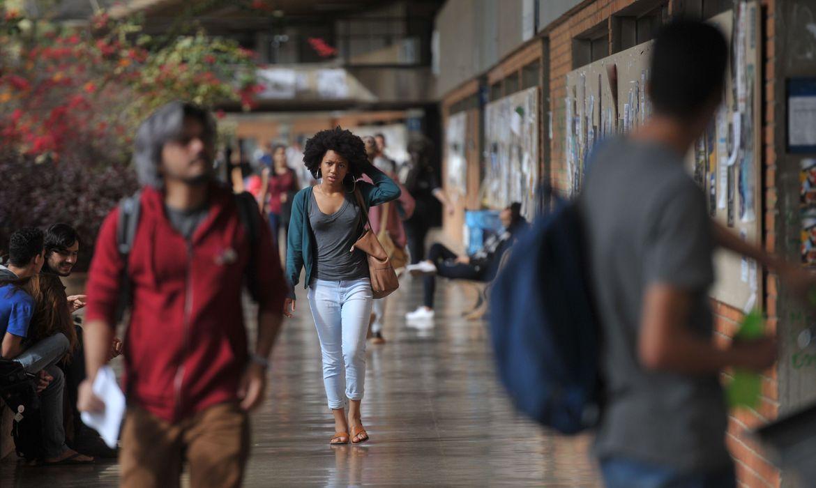 Hoje, há mais negros nas universidades brasileiras, mas ainda desproporcional | Foto: Marcelo Casal Jr/Agência Brasil