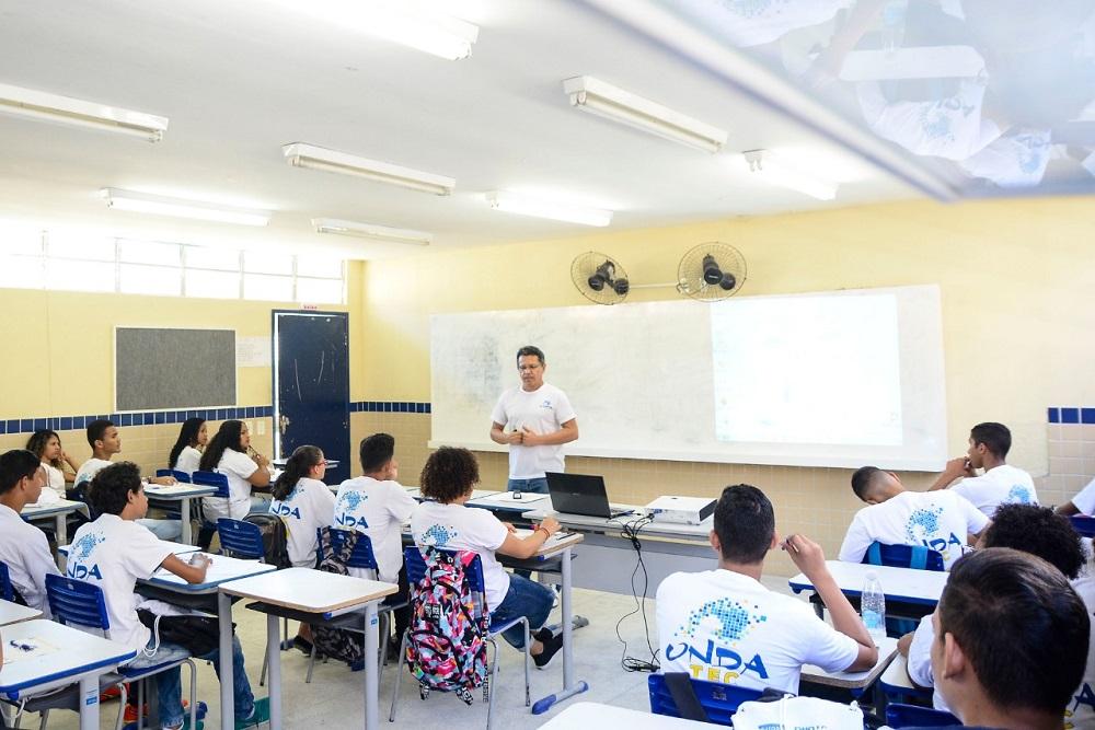 Rede municipal do Recife aprova 308 alunos no vestibular das ETEs