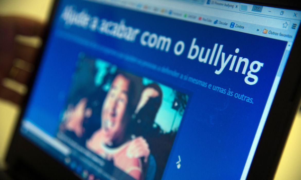 Brasília - O Facebook lançou uma plataforma que oferece ferramentas para ajudar adolescentes, pais e professores a evitar e combater o bullying pela rede social no Brasil (Marcello Casal Jr/Agência Brasil)