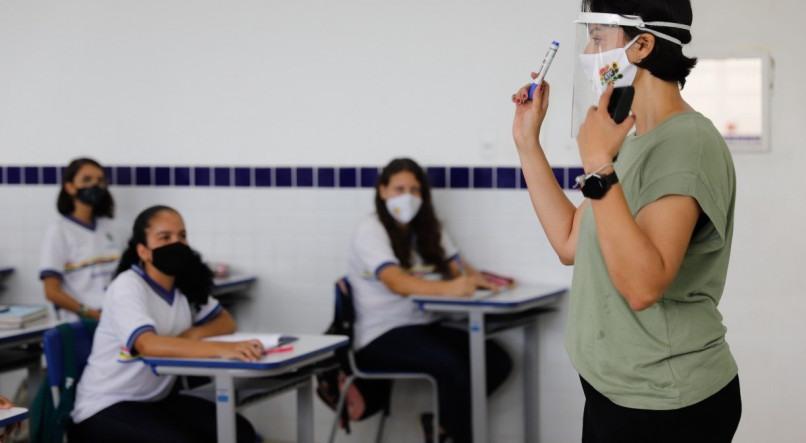 Governo de Pernambuco vai investir em apoio ao aprendizado e na redução da evasão escolar
