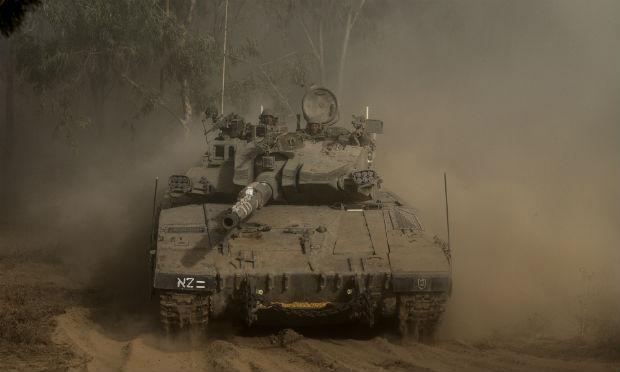 Além do Exército, ofensiva vai incluir operações de infantaria, de artilharia e de inteligência, apoiadas da Força Aérea e da Marinha / Foto: Jack Guez / AFP
