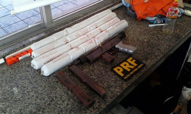 O material foi encontrado no bagageiro de um ônibus de viagem que saiu de São Paulo / Foto: divulgação/PRF-CE