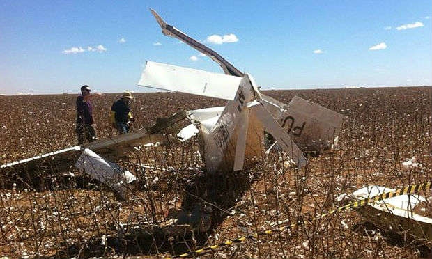 A aeronave ficou destruída após o acidente; vítimas estão em estado grave / Foto: Sigi Vilares/Blog Sigi Vilares