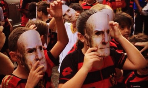Torcida usava máscaras de Ariano, durante partida do Sport contra o Atlético Mineiro. / Foto: Social1