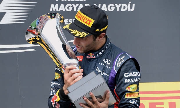 O australiano Daniel Ricciardo é o único que conseguiu vencer em 2014 além da Mercedes / Foto: AFP