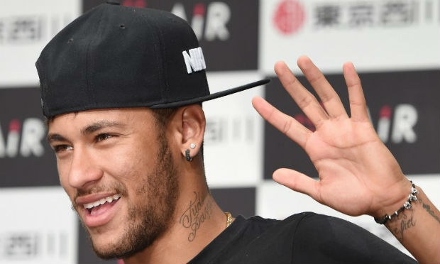 Preocupação ainda é com a recuperação, mas Neymar fez questão de tranquilizar / Foto: AFP