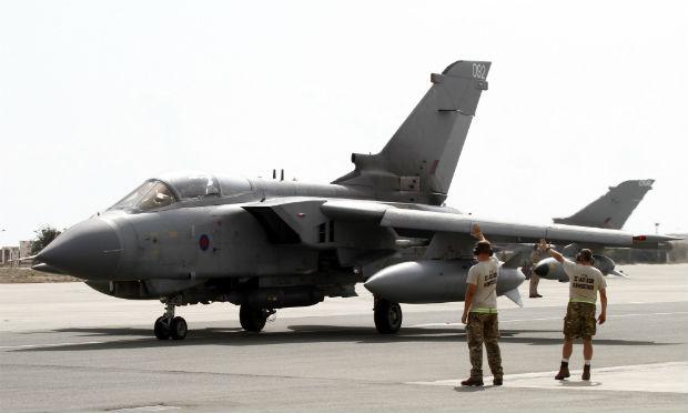 Esquadrão de Tornado GR4, com base no Chipre, deixaria a missão em março de 2016, mas o Governo britânico decidiu prolongar a missão por mais um ano / Foto: AFP
