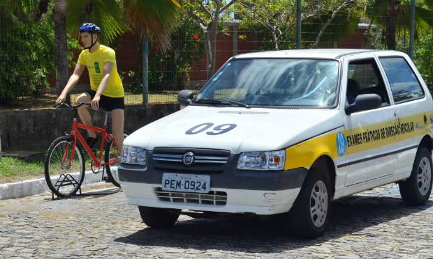 Condutores devem manter a distância de 1,5 metro da bicicleta estática / Foto: Paulo Maciel/Divulgação