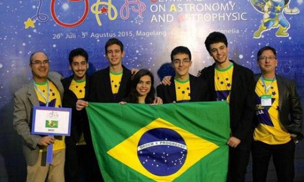 Equipe brasileira que participou da 9ª Olimpíada Internacional de Astronomia e Astrofísica / Foto: Divulgação/OBA