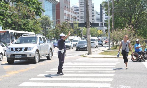 É legal conferir competência à Guarda Municipal para fiscalizar o trânsito e impor multas em geral / Foto: Arquivo JC Imagem