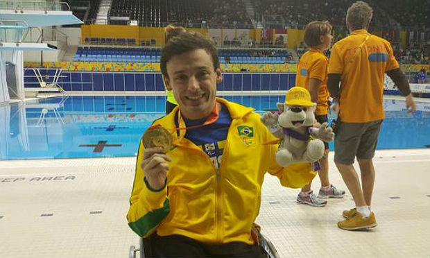 Roberto Alcade quebrou o recorde e garantiu uma medalha de ouro nos 100m peito SB5 / Foto: Twitter/ @Brasil2016