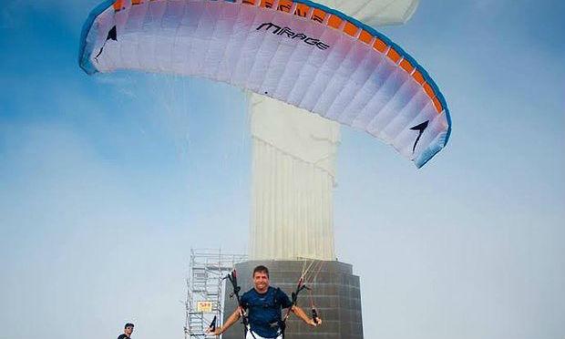 Paraquedista caiu na mata depois de pular de speed fly / Foto: Facebook/Reprodução