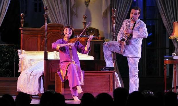 Os atores Diogo Vilela e Sylvia Massari protagonizam a montagem Sim! Eu aceito! O Musical do Casamento, no Santa Isabel / Foto: Divulgação