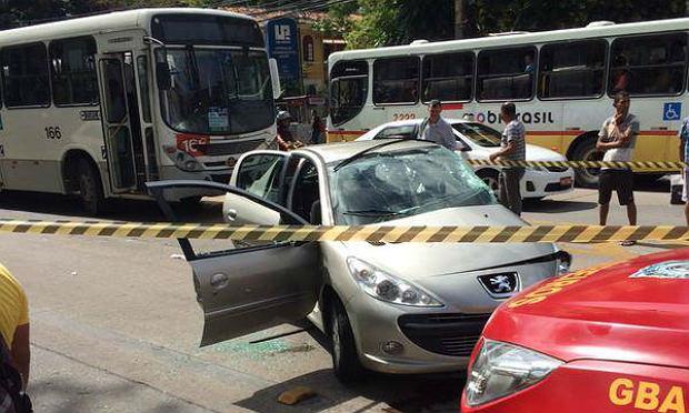 Acidente entre carro e ônibus aconteceu no sentido Subúrbio/Cidade da Av. Conde da Boa Vista / Foto: Victor Artois/Twitter