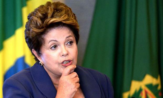Dilma Rousseff convocou nova reunião com ministros neste domingo / Foto: AFP