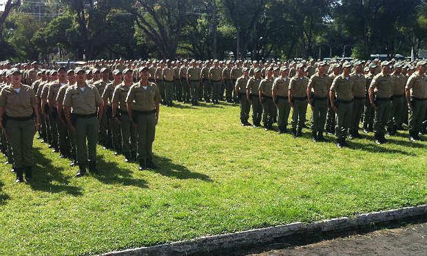 Policiais militares formados passarão por estágio de 15 dias e serão distribuídos pelo Estado / Foto: Ana Maria Miranda/NE10