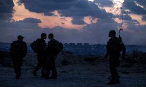 Soldados israelenses no entorno de Gaza