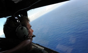 Voo MH370 desapareceu dos radares no dia 8 de março, e apesar das buscas intensas, o avião ainda não foi encontrado